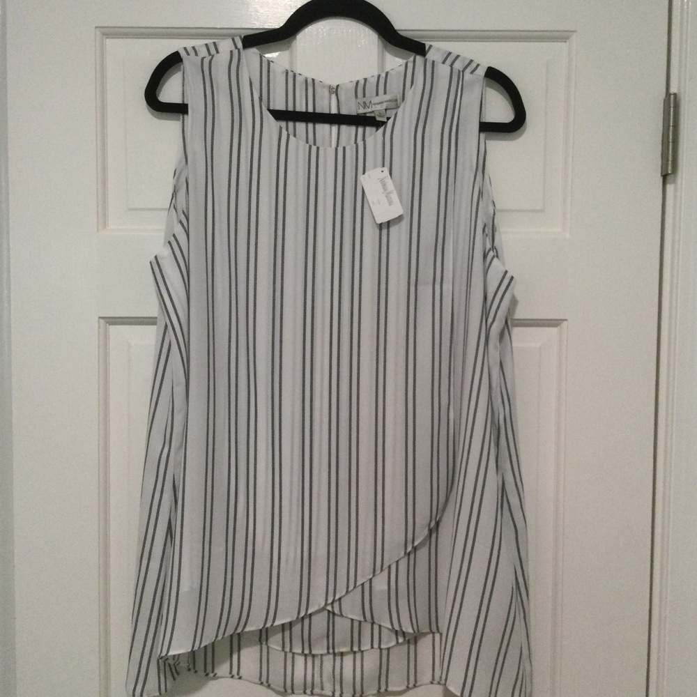Neiman Marcus NWT sleeveless flowy top - women’s sz L